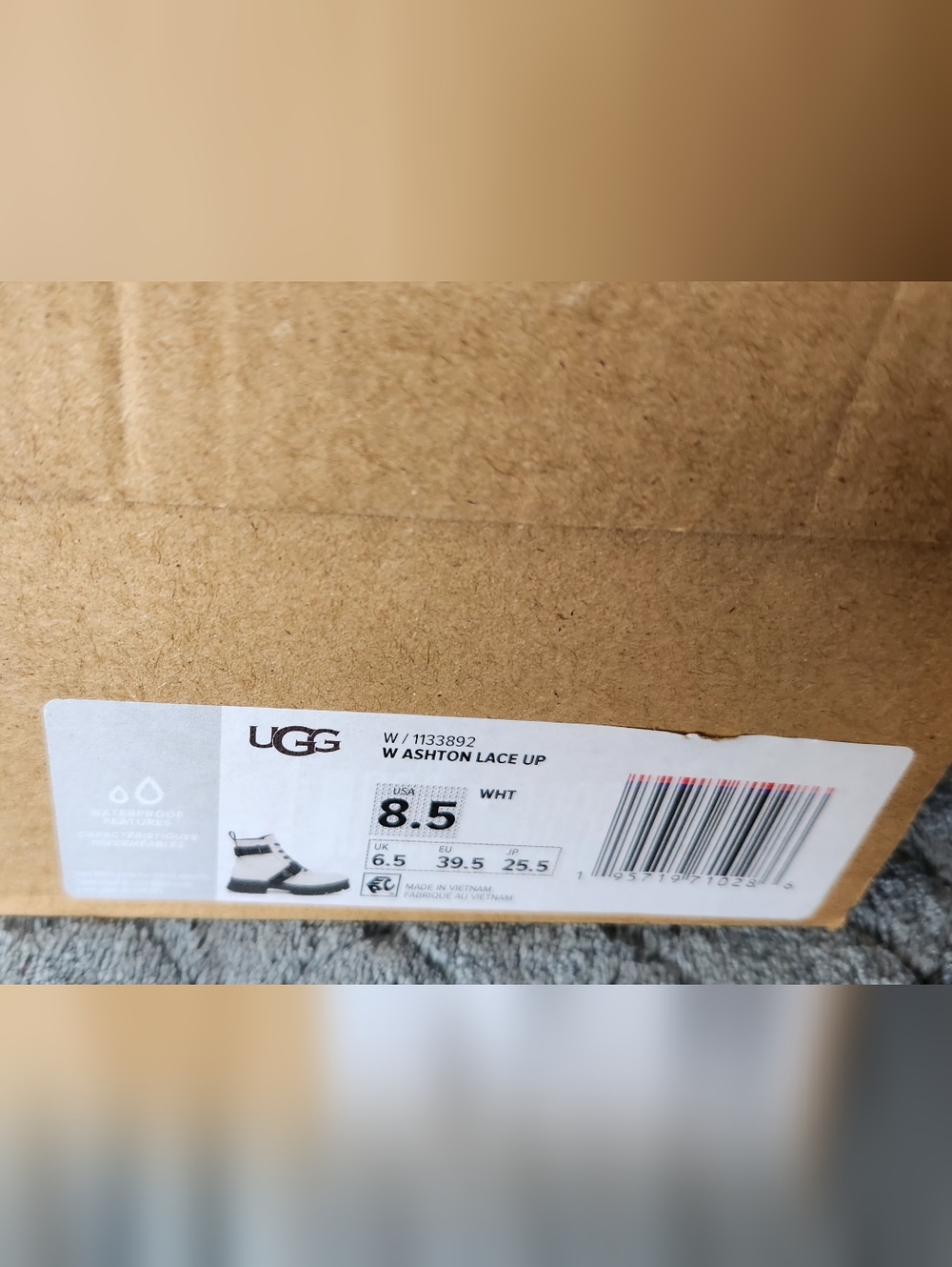 NEW. UGG Leather White and Black Lace-Up Combat Boots. 8.5 Women's. NIB. - Picture 13 of 13